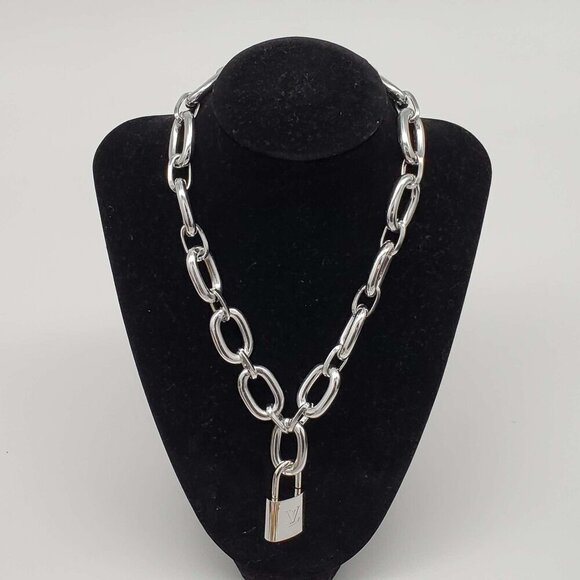 100% Auth Louis Vuitton Lock & Key with Unbranded Silver Plated Chain Necklace - Picture 1 of 11